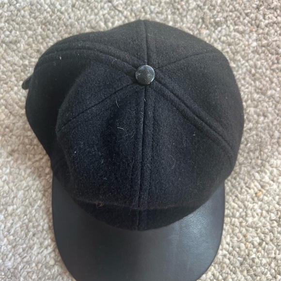 Coach baseball cap with COACH logo on the back. One size with snap back - Picture 5 of 7